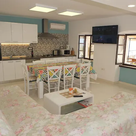 In With Sea View Tatil Evi