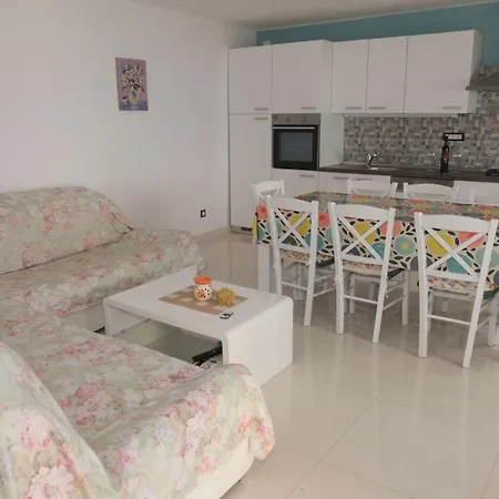 In With Sea View Tatil Evi